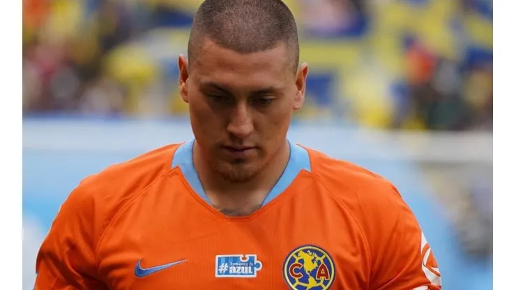 El delantero estará fuera de las canchas por tres a cuatro meses.