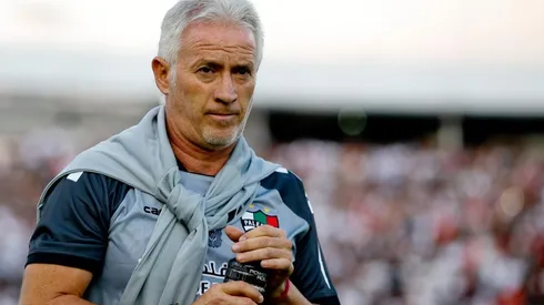 Ivo Basay contra Colo Colo.