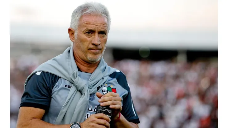 Ivo Basay contra Colo Colo.