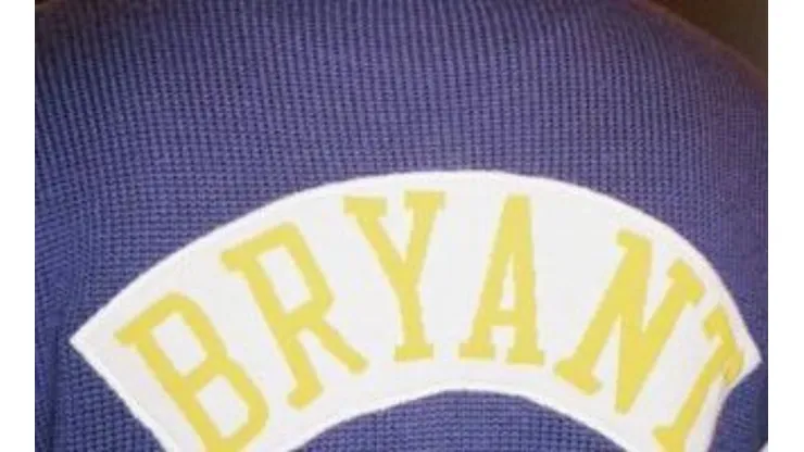 Bad Bunny homenajea a Kobe Bryant con la canción "6 rings"