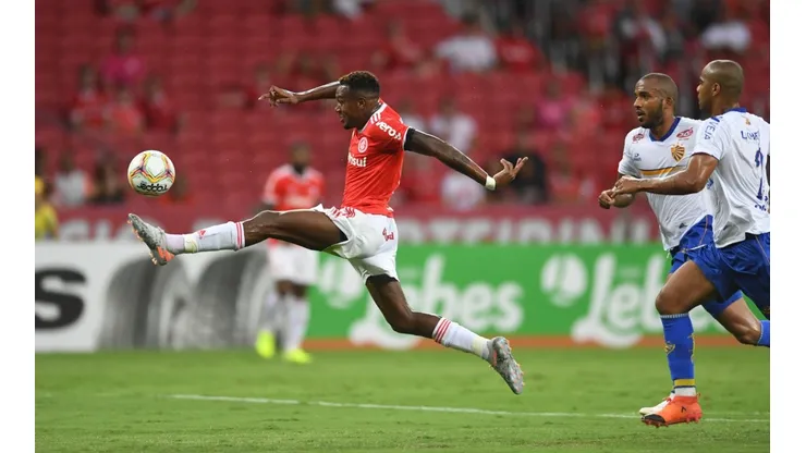 Inter de Porto Alegre vence sin problemas al EC Pelotas