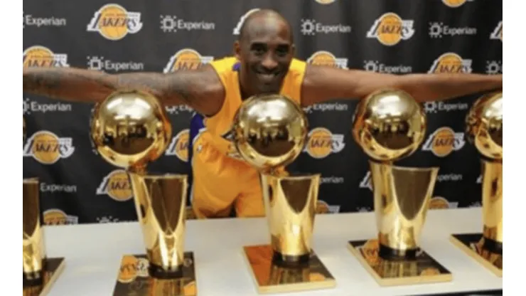 Arturo Vidal se despide de Kobe Bryant