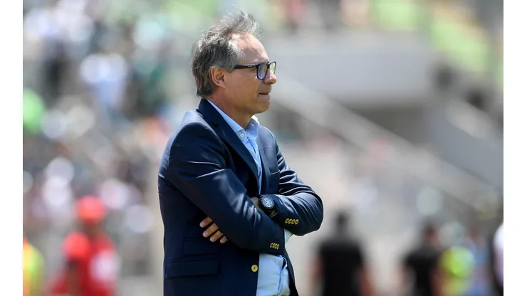 Católica goleó a Wanderers