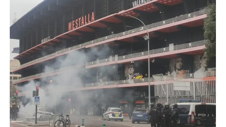 Graves incidentes entre hinchas de Valencia y Barcelona.