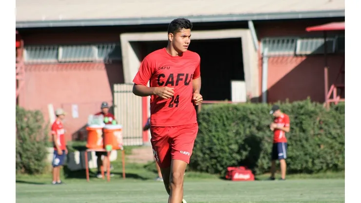 Canterano de Unión San Felipe entrena y aprende en Estudiantes de La Plata