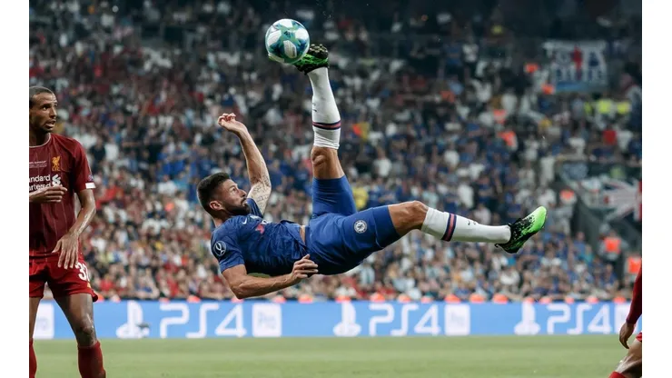 Olivier Giroud asoma como el reemplazante de Luis Suárez en el Barcelona