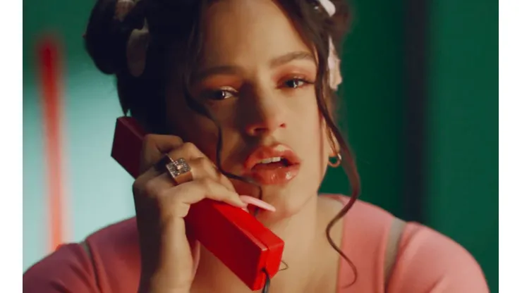 Rosalía sorprende con "Juro Que"