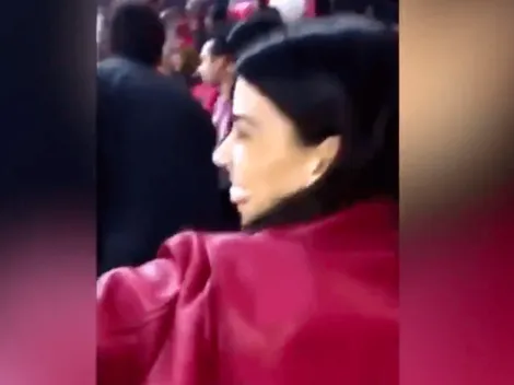 Mujer tira un vaso en pleno partido y la bautizan como "Lady Cerveza"