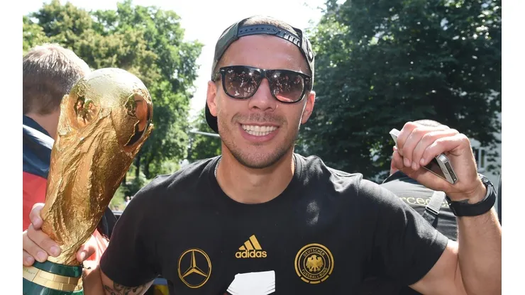 Podolski continuará su carrera en el Antalyaspor