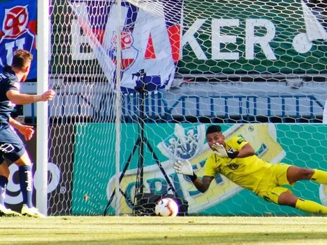 Henríquez le pega con el diario y Cortés se luce atajando un penal