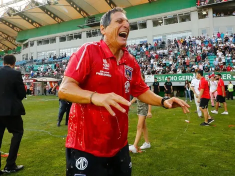 Mario Salas termina empapado en isotónica