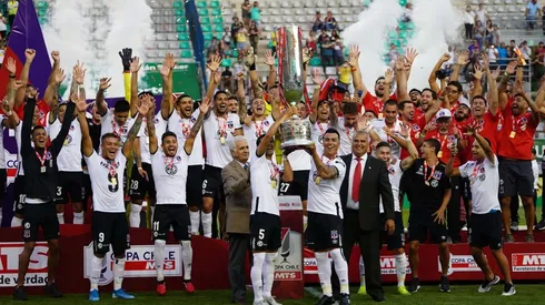 Colo Colo celebra ante la U en Temuco.