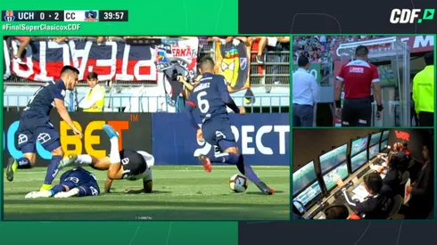 El momento en que Bascuñan revisa el VAR.