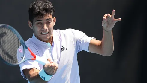 Cristian Garin sale de nuevo a la cancha en el Abierto de Australia.