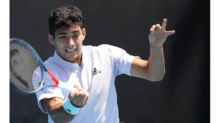Cristian Garin sale de nuevo a la cancha en el Abierto de Australia.