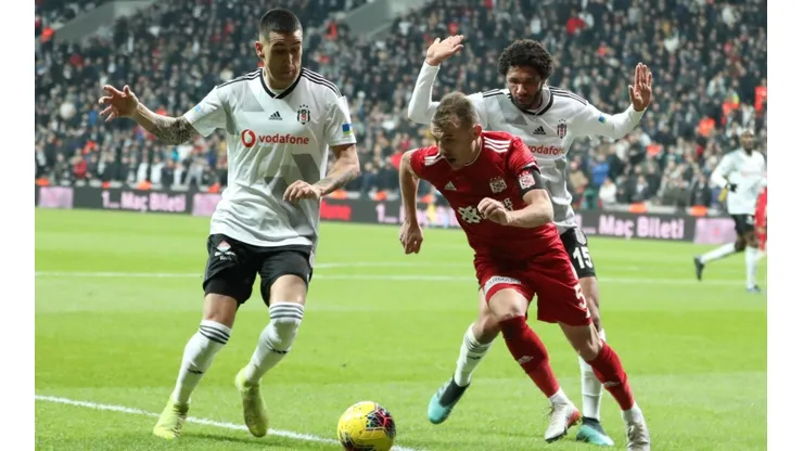 Besiktas de Enzo Roco cae y se aleja de los líderes en Turquía