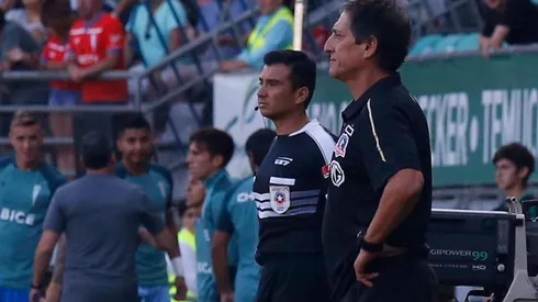 Mario Salas en el partido de Colo Colo con la UC en Temuco.
