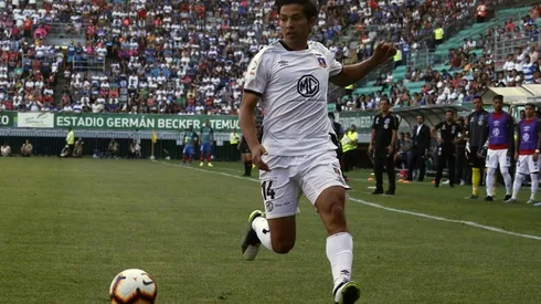 Matías frente a la UC en Temuco.