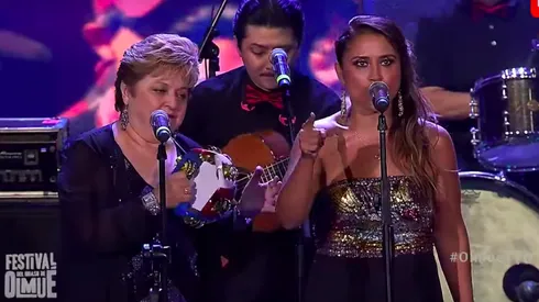 Pamela Leiva saca aplausos con versos dedicados al "Chile que despertó"