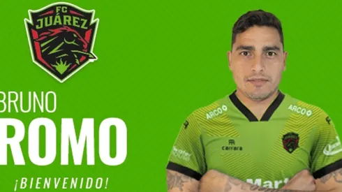 Romo posando con su nueva camiseta.