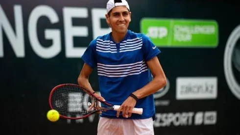 Tabilo va por el paso al cuadro en el Abierto de Australia