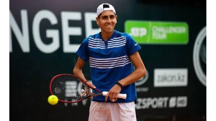 Tabilo va por el paso al cuadro en el Abierto de Australia