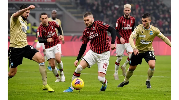 Milan avanza en Coppa Italia.