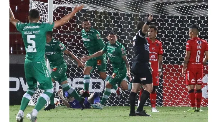 Deportes Temuco celebra ante Ñublense. Jugará la final el domingo con Deportes Copiapó para ver quién enfrenta a La Serena.