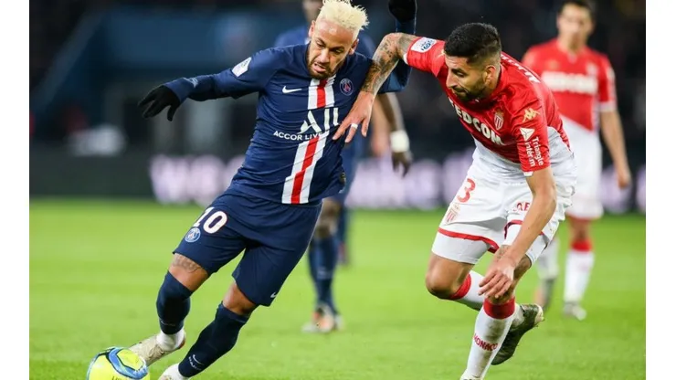 Maripán marcando a Neymar