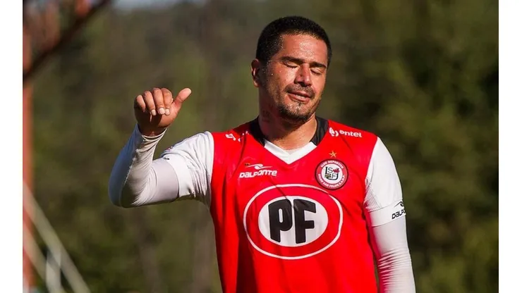 Acuña debutó como DT