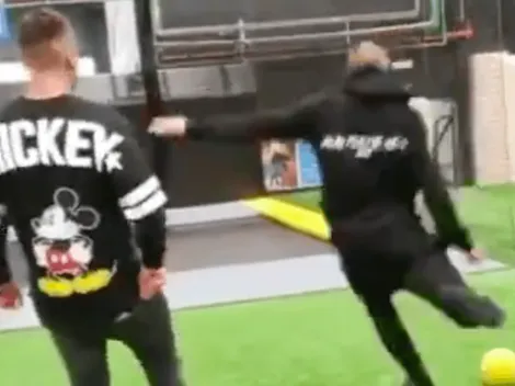 ¿Guiño al nuevo DT? Vidal se luce con tiro a una canasta de básquetbol