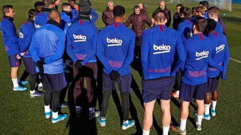 Con Arturo Vidal de lejos: Ernesto Valverde lidera práctica del Barcelona en medio de rumores sobre su salida