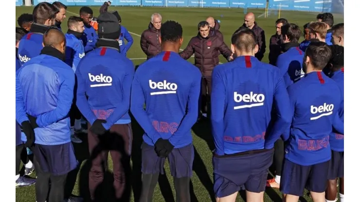 Valverde lideró la práctica esta mañana y este martes se despedirá de la plantilla que integra Arturo Vidal