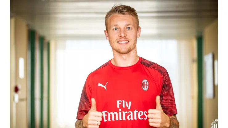 AC Milán refuerza su defensa con el zaguero danés Simon Kjaer
