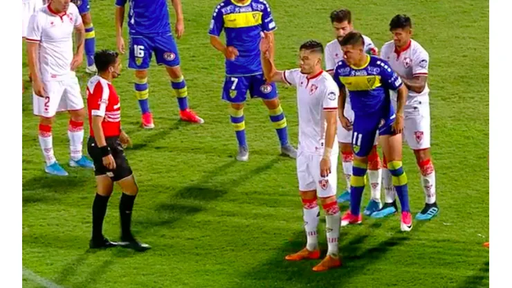 Insólito: jugadores de Barnechea y Deportes Copiapo son expulsados por hacer un "calzón chino"