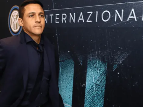 Alexis llega al estadio con tremenda pinta y audífonos de la "vieja escuela" al partido de Inter