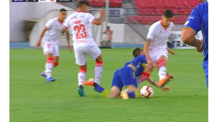 Jugador de Barnechea queda noqueado después de recibir fuerte golpe en su cabeza