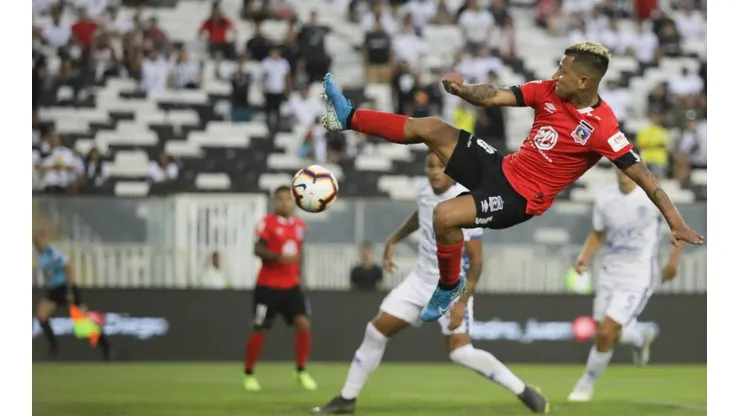 Valencia comienza a mostrar sus cualidades en Colo Colo.