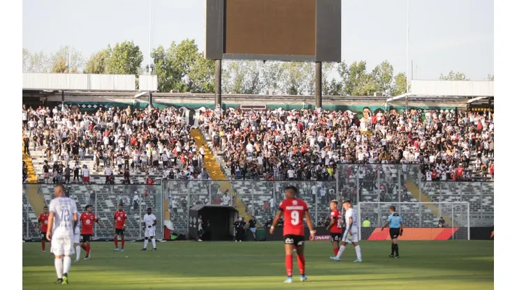La gente se manifestó en el Monumental.