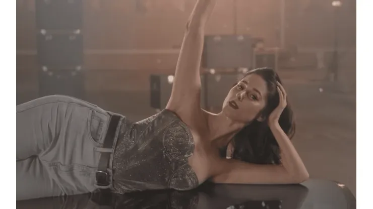 Francisca Valenzuela lanza "Flotando"