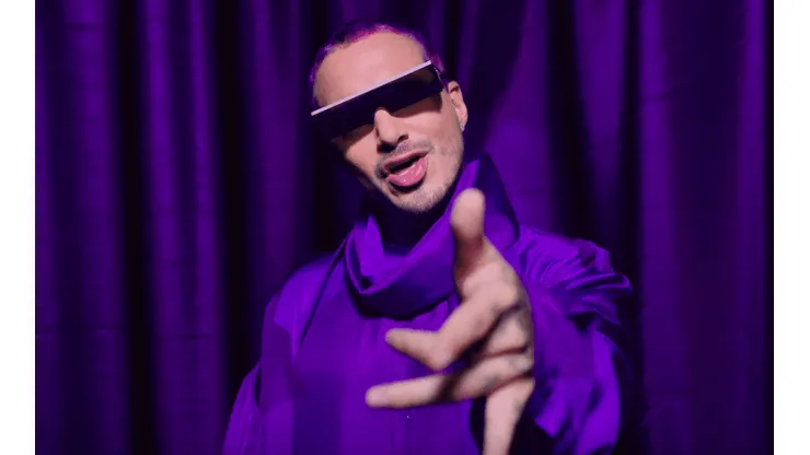 "Morado": J Balvin continúa con sus colores