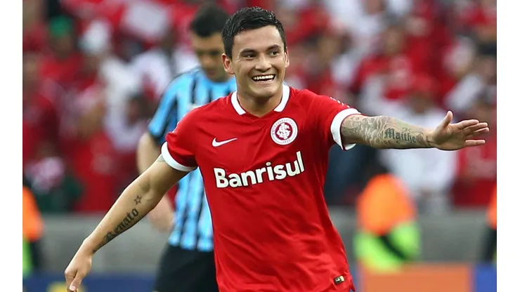 Charles Aránguiz vuelve a Porto Alegre según la versión de la prensa gaúcha