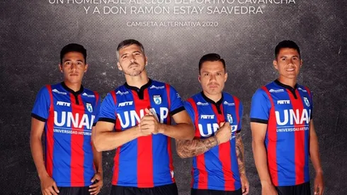 La segunda camiseta de Iquique 2020.