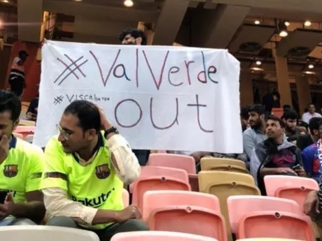 Hinchas del Barcelona pifian y piden la salida de Valverde