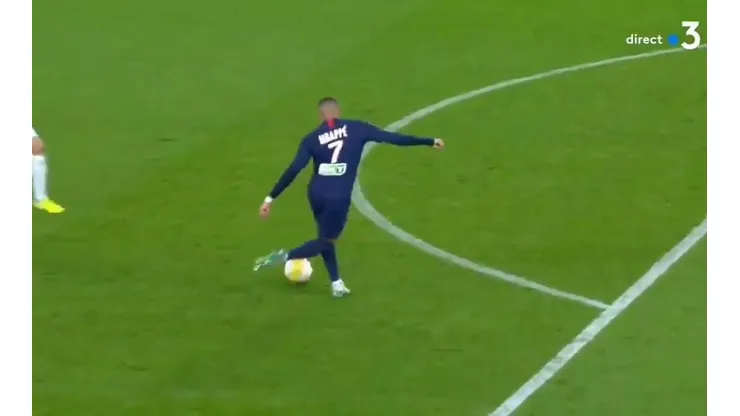 Kylian Mbappé trajo de regreso a nuestros tiempos a la mágica rabona