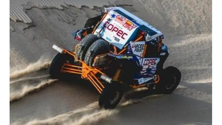 Chaleco López mantiene en alto su candidatura en los buggies del Dakar