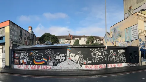 Inglaterra: Pintan mural en apoyo al movimiento social de Chile