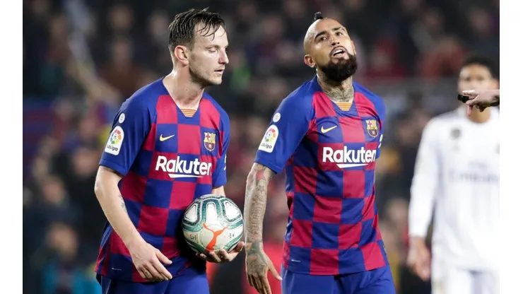 Vidal y Rakitic se disputan la última camiseta en litigio en el Barcelona