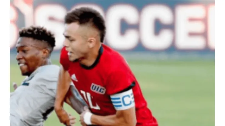 Futbolista anuncia su llegada a un nuevo club en su perfil de Tinder
