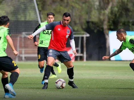 Video: Esteban Paredes remece el travesaño con un tiro libre lleno de malicia